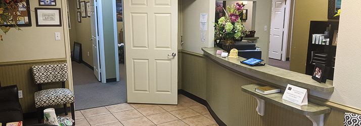 Chiropractic-Dayton-TX-Reception-Desk-Office-Hero.jpg